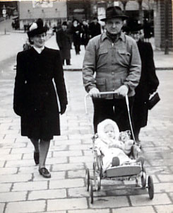 Alice, Oskar, Fanny and Nini at age 7 months