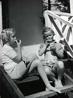 Nini and Ulla-Stina 1953